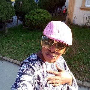 Meet your Posher, Marcia